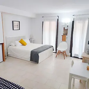 Lateral Rooms-girona Appartamento