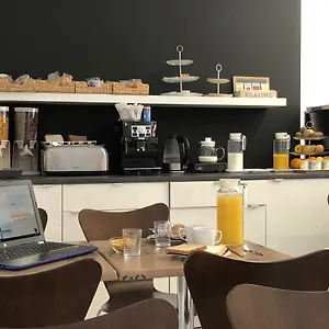 Hotel 10, Girona